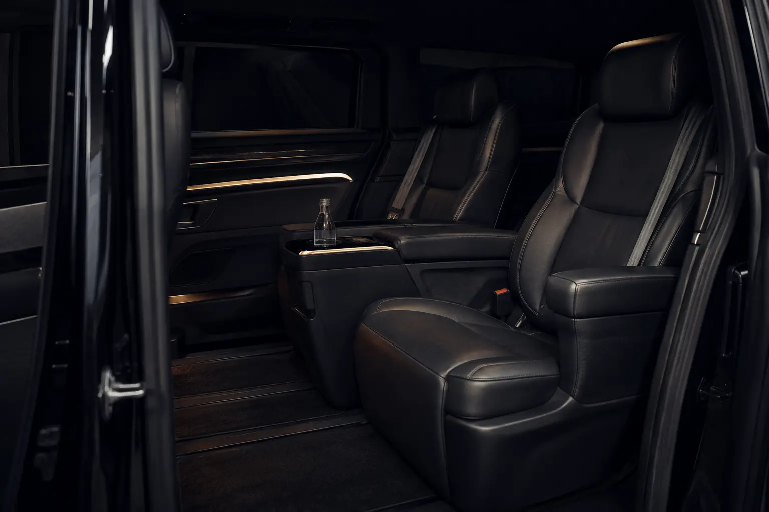 Intérieur en cuir d’un véhicule premium avec chauffeur